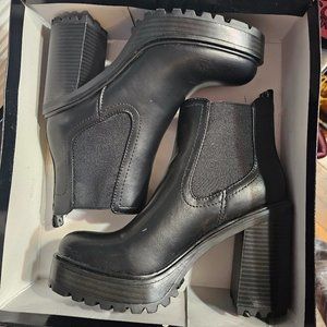 GBG Los Angeles Starly Chelsie platform ankle boots